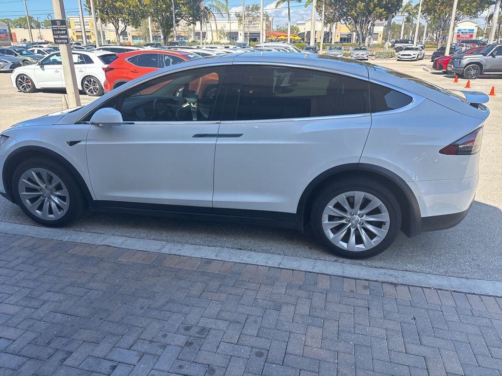 Used 2020 Tesla Model X Long Range image 5