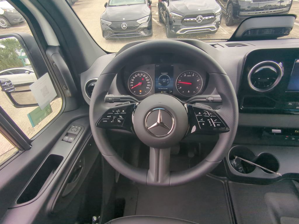 Used 2025 Mercedes-Benz Sprinter 2500 image 3
