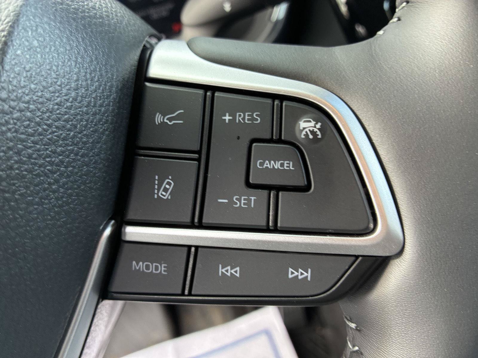 Used 2026 Toyota Highlander Limited AWD/4WD image 29