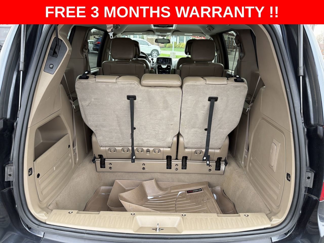 Used 2014 Chrysler Town & Country Touring FWD image 23
