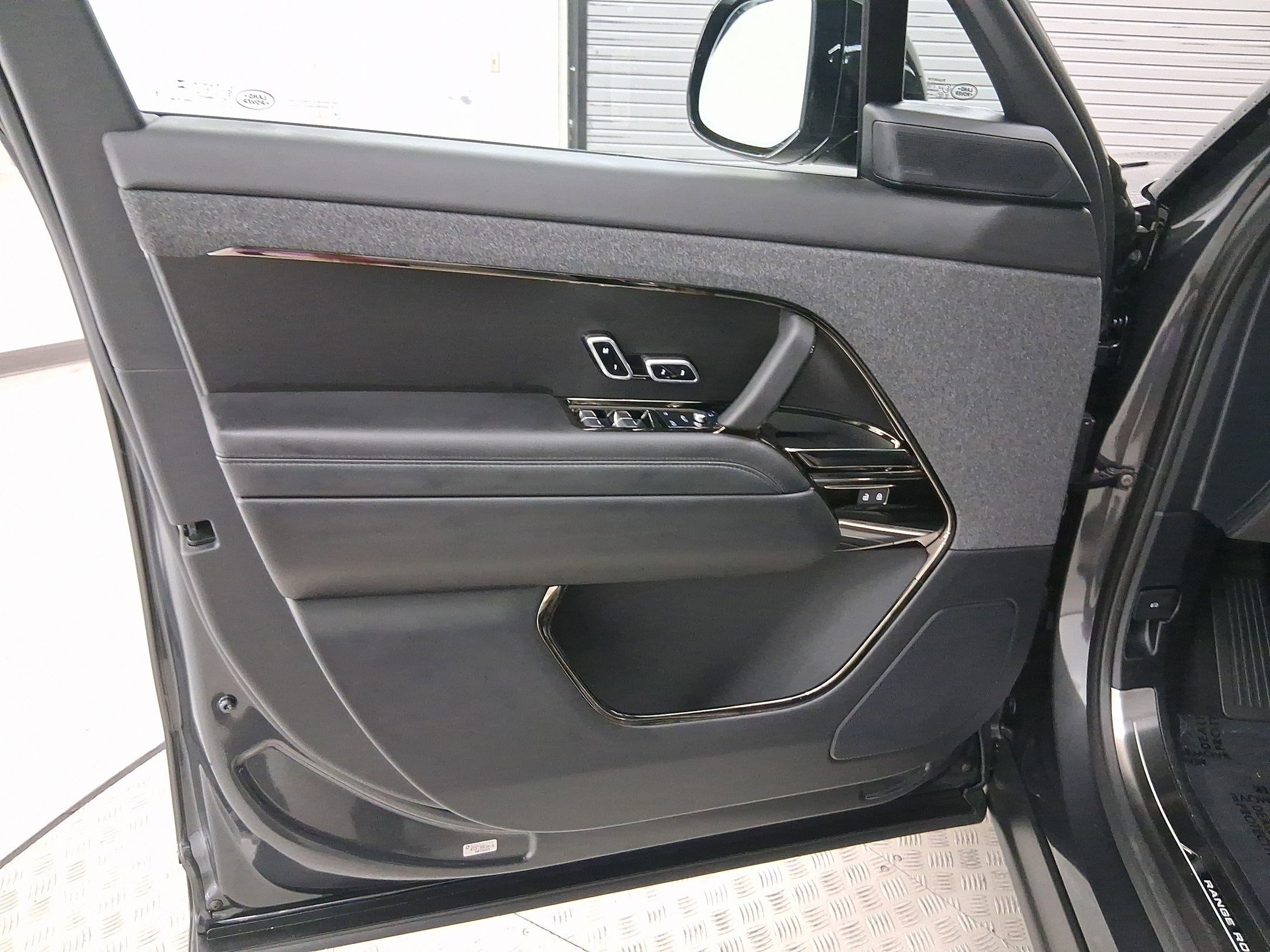 New 2025 Land Rover Range Rover Sport SE image 21