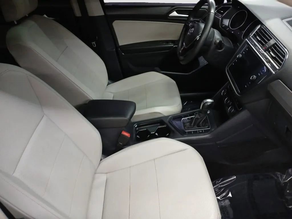 Used 2020 Volkswagen Tiguan SE w/ Panoramic Sunroof Package FWD image 15