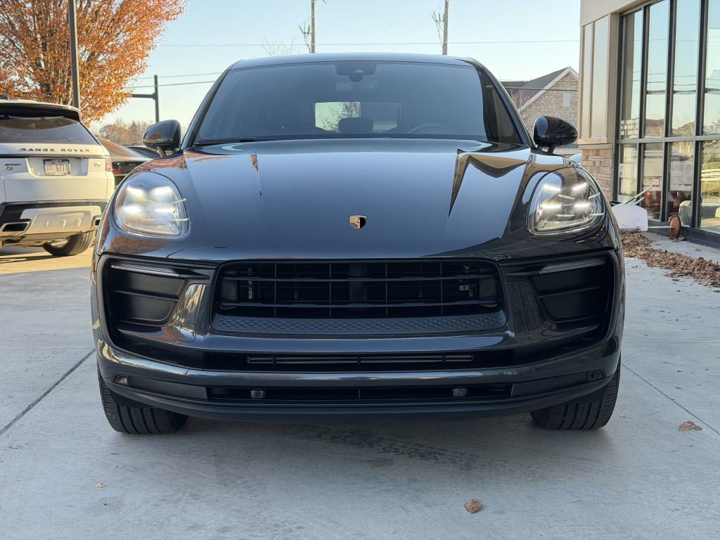 Used 2022 Porsche Macan w/ Premium Package image 4
