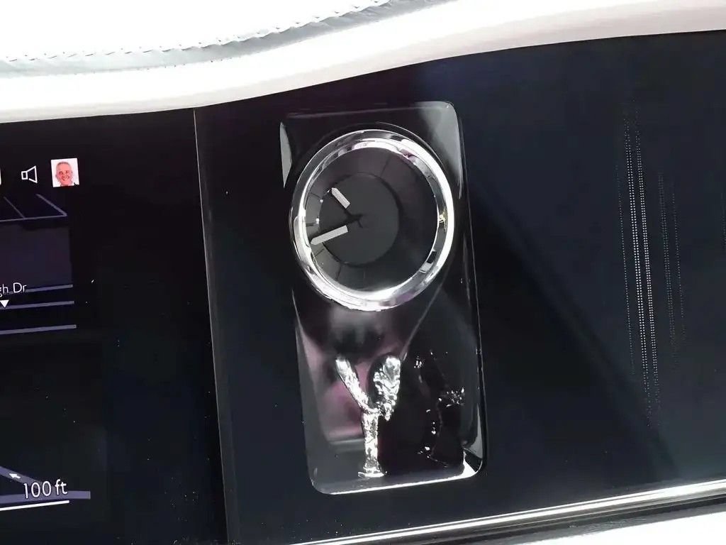 Certified 2025 Rolls-Royce Cullinan AWD/4WD image 29
