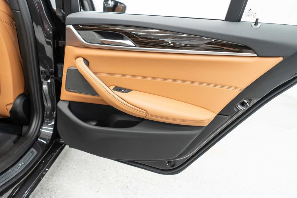 Used 2022 BMW 530i xDrive w/ Premium Package image 33