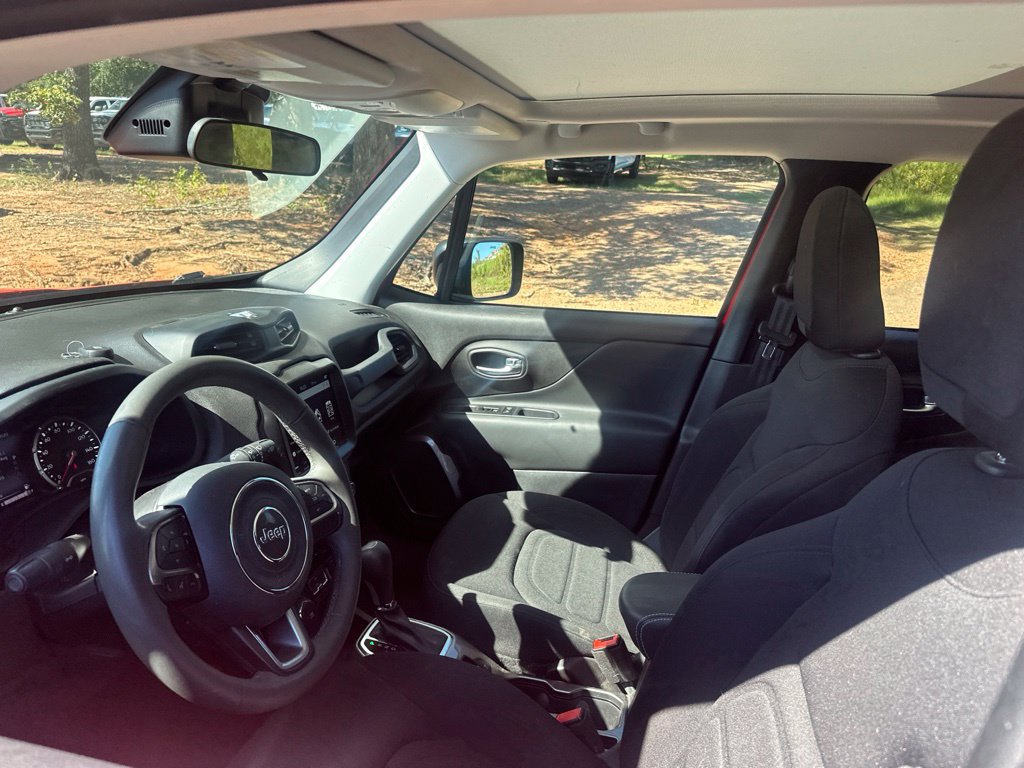Used 2022 Jeep Renegade Latitude w/ Sun/Sound Group AWD/4WD image 11