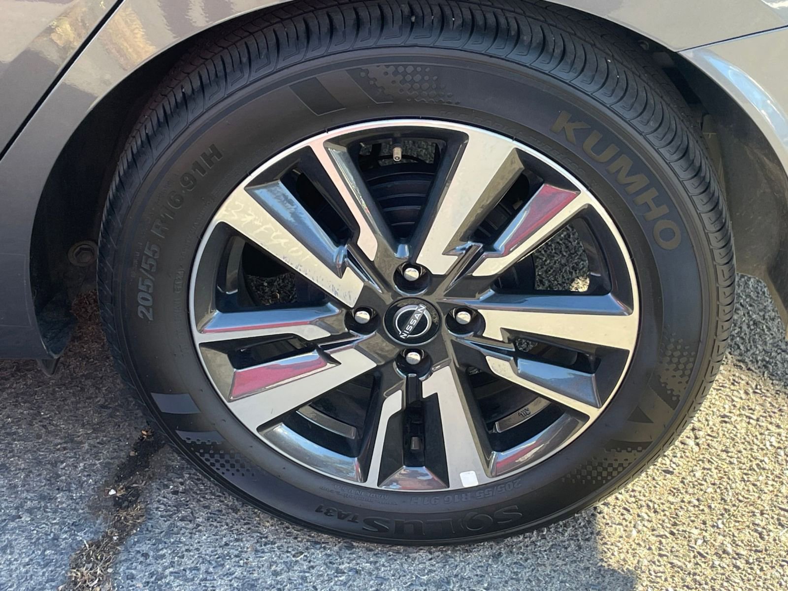 Used 2025 Nissan Versa SV image 28