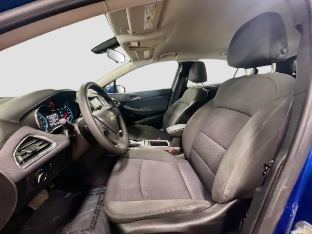 Used 2017 Chevrolet Cruze LT w/ Convenience Package FWD image 20