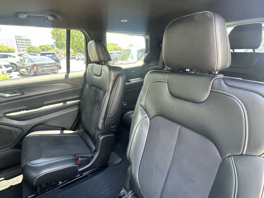 Used 2024 Jeep Grand Cherokee L Altitude RWD image 15