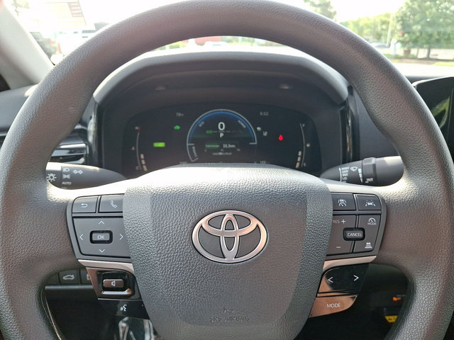 Used 2025 Toyota Camry LE AWD/4WD image 16