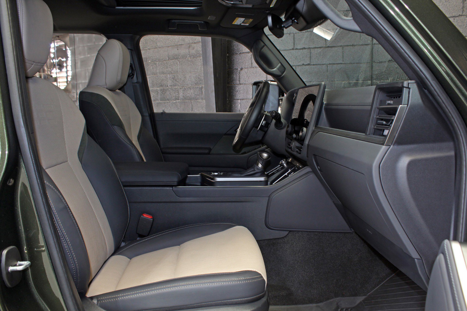 Used 2025 Lexus GX 550 w/ Accessory Package (32) AWD/4WD image 49