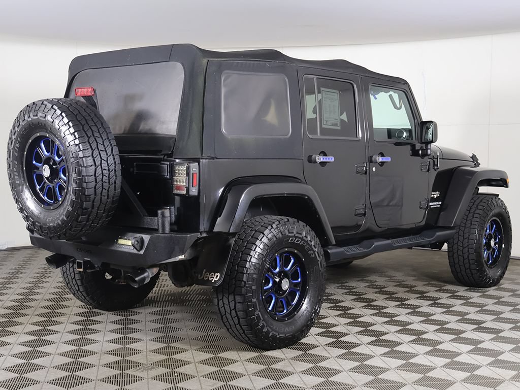 Used 2016 Jeep Wrangler Unlimited Sahara w/ Connectivity Group AWD/4WD image 7