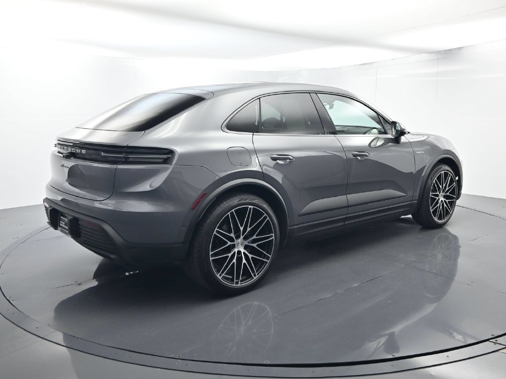 Certified 2025 Porsche Macan Electric RWD image 15