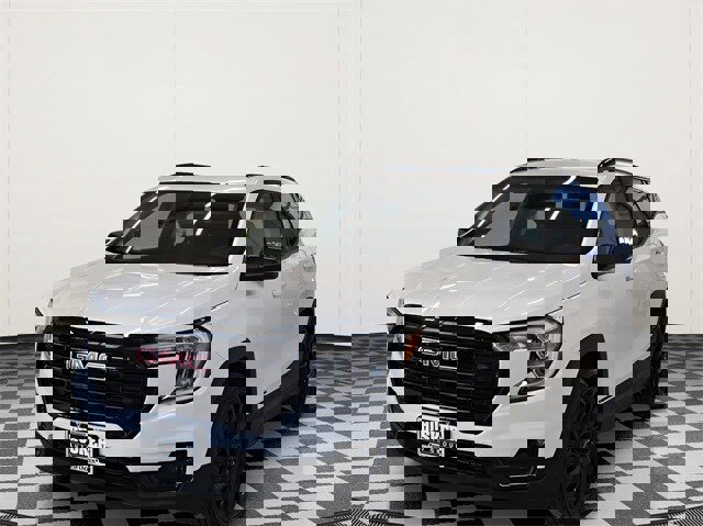 Used 2024 GMC Terrain SLT w/ Elevation Edition image 9