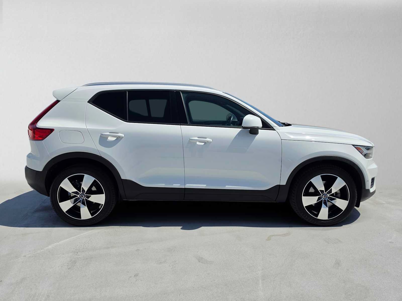 Used 2019 Volvo XC40 T5 Momentum AWD/4WD image 2