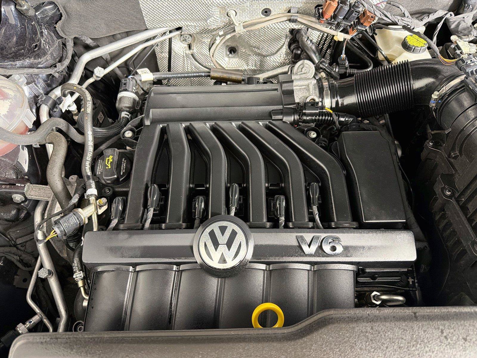 Used 2022 Volkswagen Atlas Cross Sport SEL Premium R-Line AWD/4WD image 32