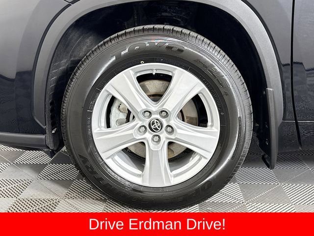 Used 2023 Toyota Highlander L image 4