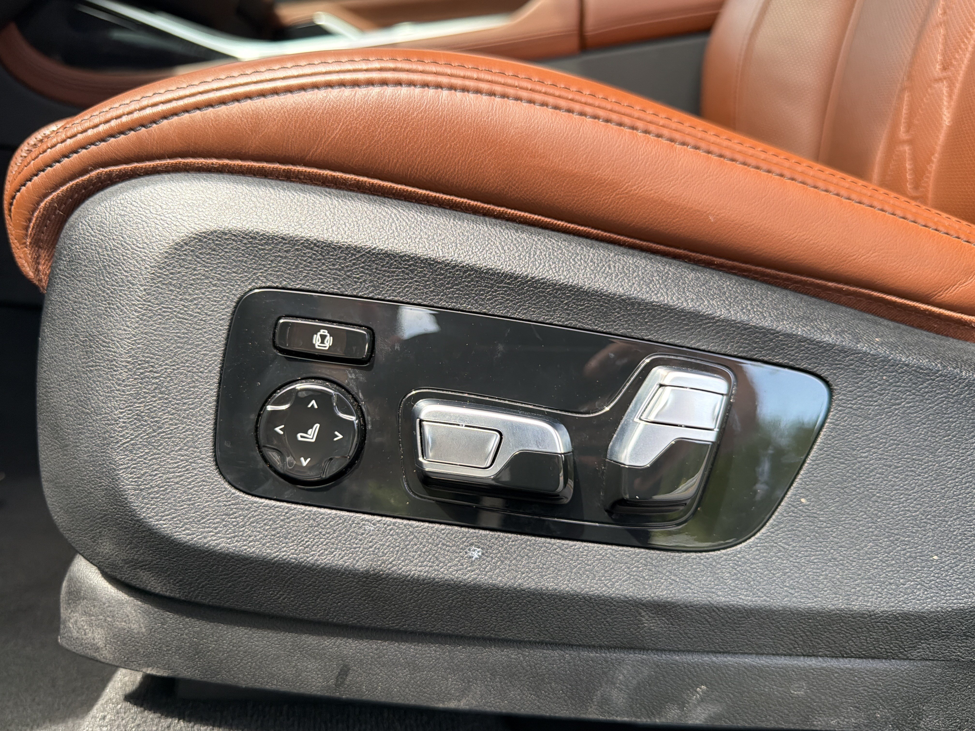 Used 2024 BMW X7 M60i w/ Executive Package AWD/4WD image 28