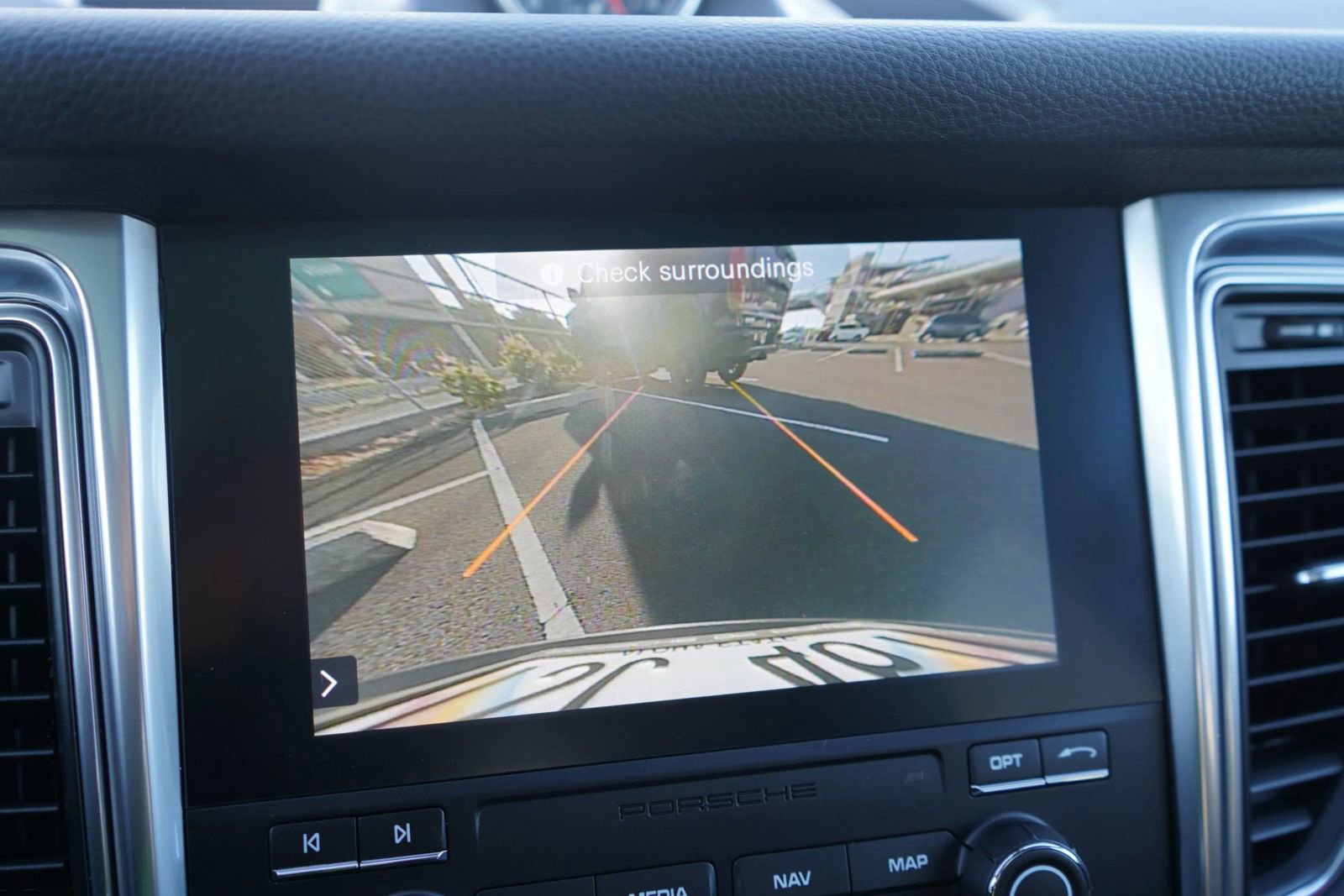 Used 2018 Porsche Macan S image 30