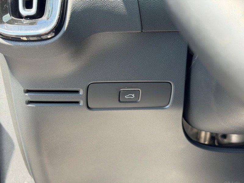 Used 2023 Volvo XC40 Recharge Ultimate w/ Protection Package Premier image 18