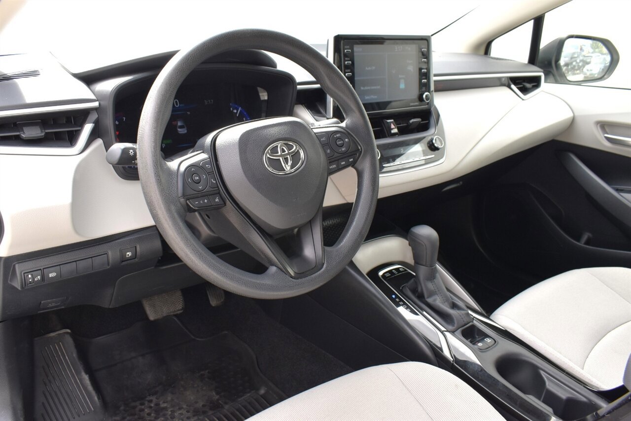 Used 2021 Toyota Corolla LE FWD image 3