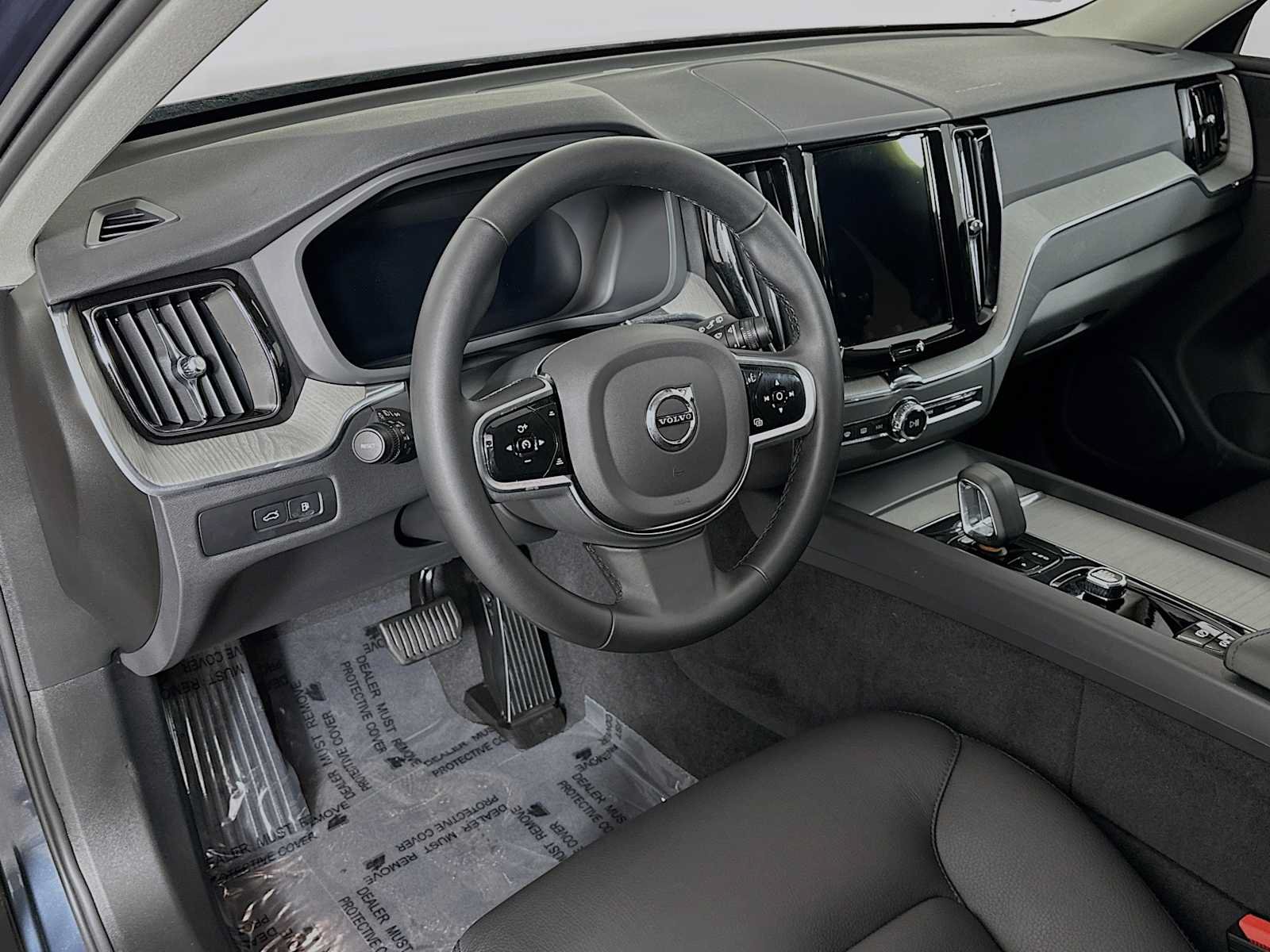Certified 2025 Volvo XC60 T8 Plus w/ Protection Package Premier AWD/4WD image 9