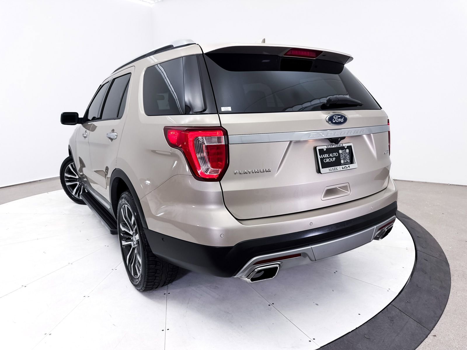 Used 2017 Ford Explorer Platinum image 8