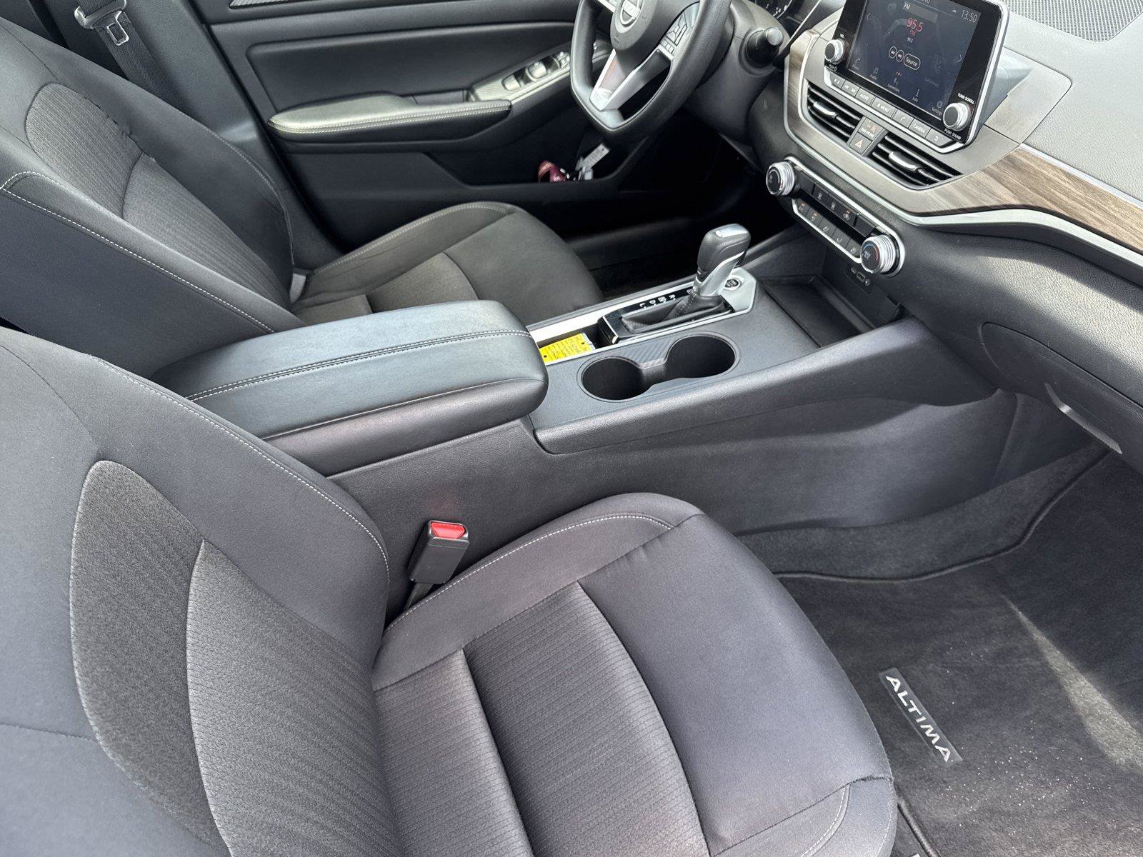 Used 2025 Nissan Altima 2.5 SV FWD image 33
