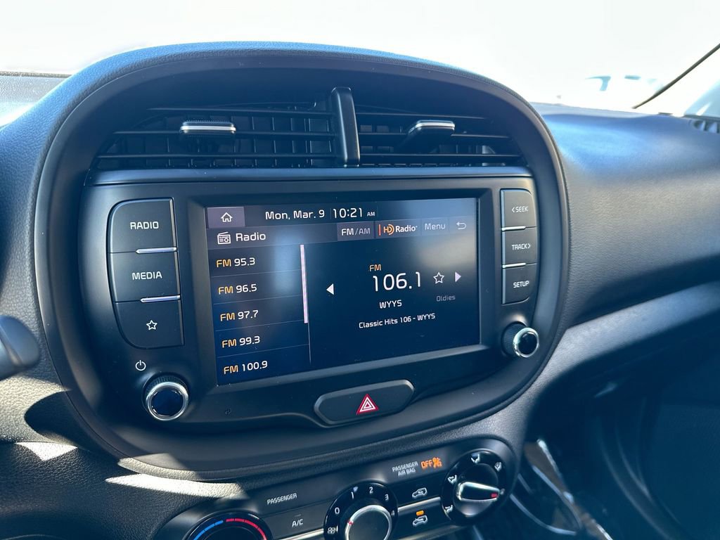 Used 2022 Kia Soul LX image 12