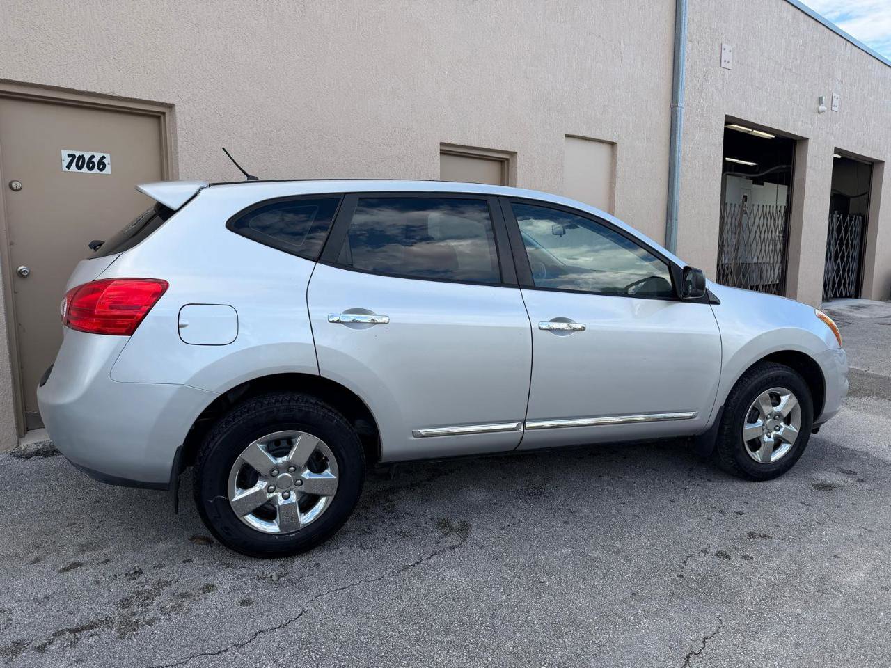 Used 2011 Nissan Rogue S image 11
