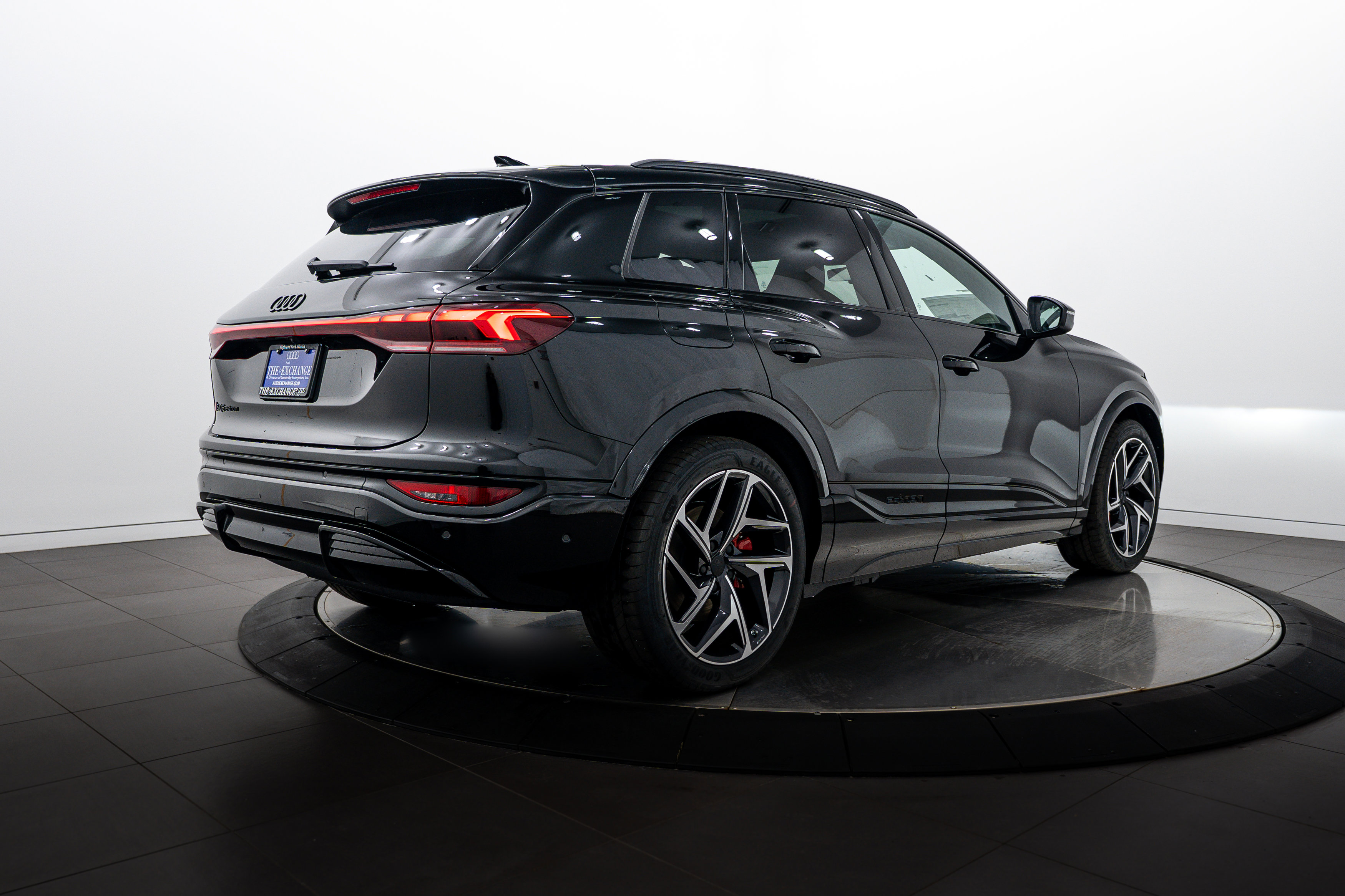 New 2027 Audi SQ6 e-tron Premium Plus AWD/4WD image 4