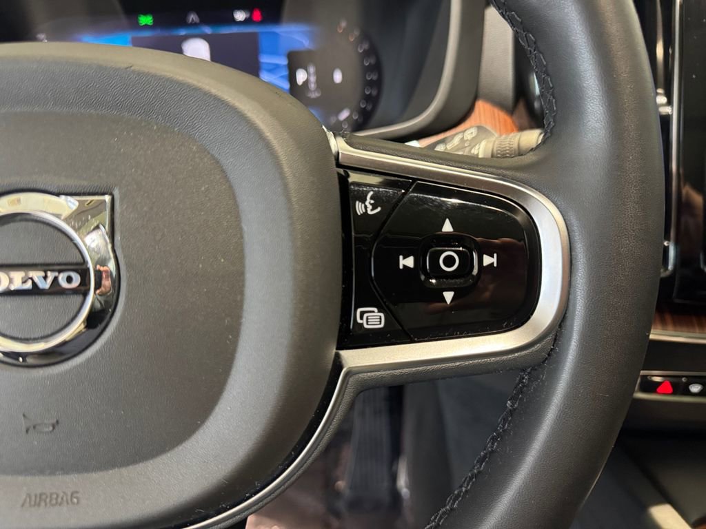 Certified 2023 Volvo XC60 B5 Plus w/ Climate Package image 15