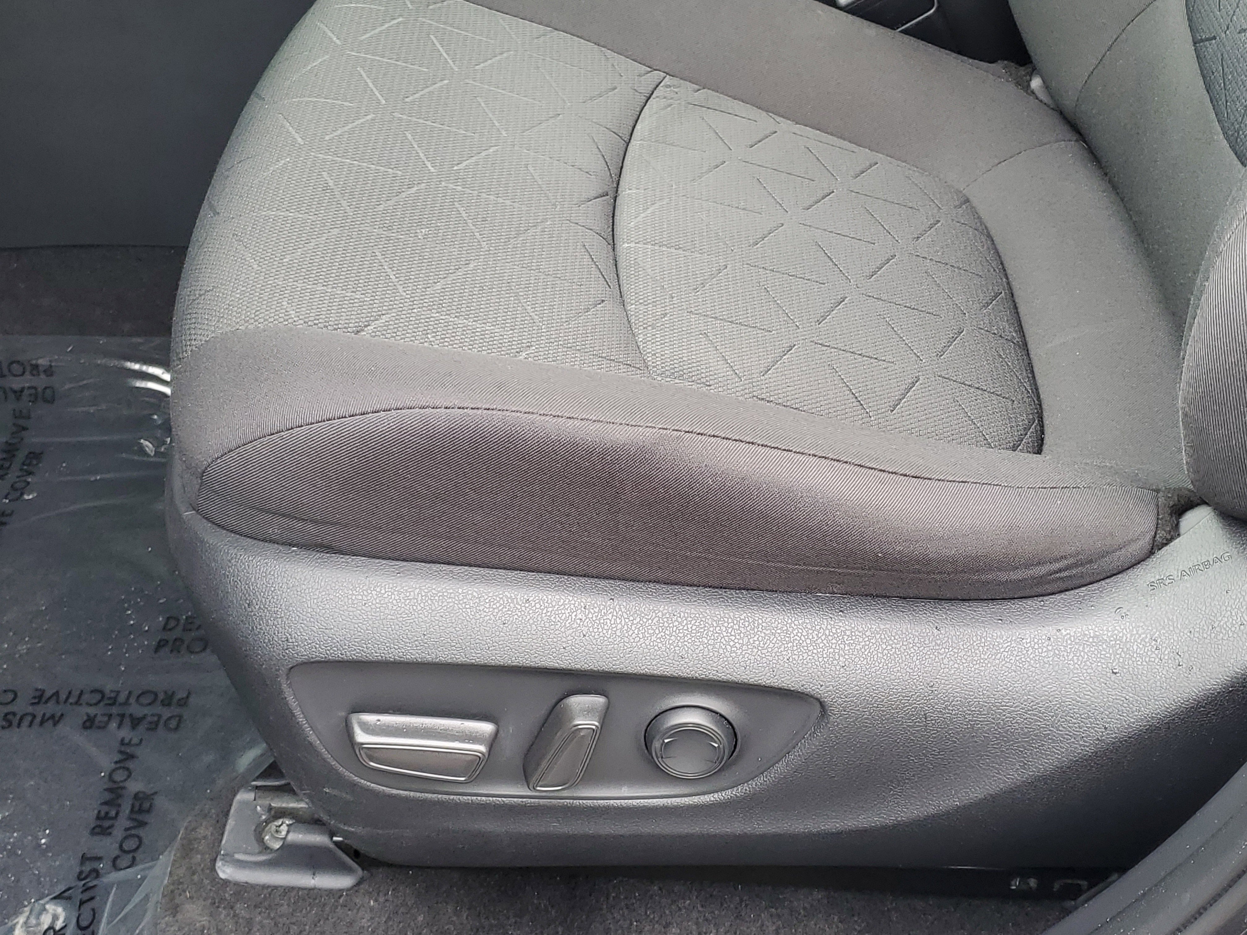 Used 2021 Toyota RAV4 XLE AWD/4WD image 8