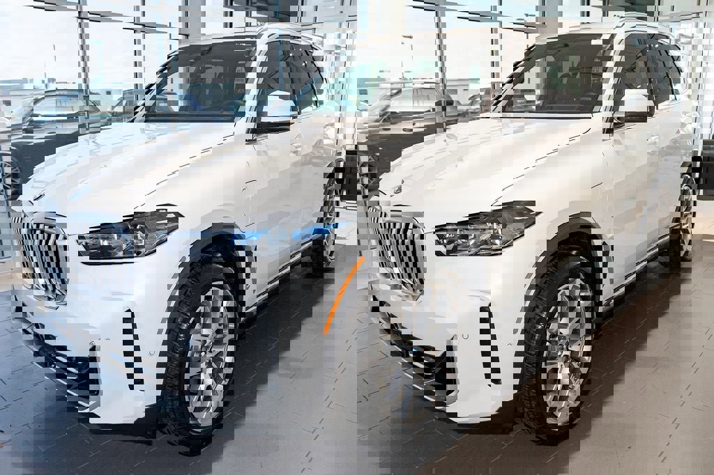 New 2026 BMW X5 xDrive50e image 3