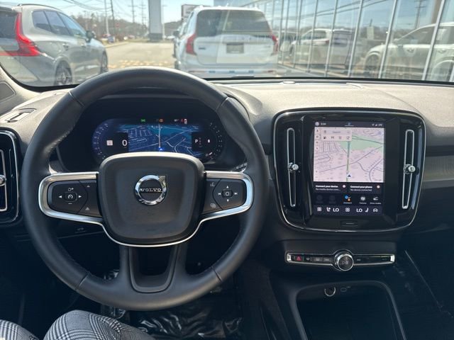 Certified 2025 Volvo XC40 B5 Plus image 20