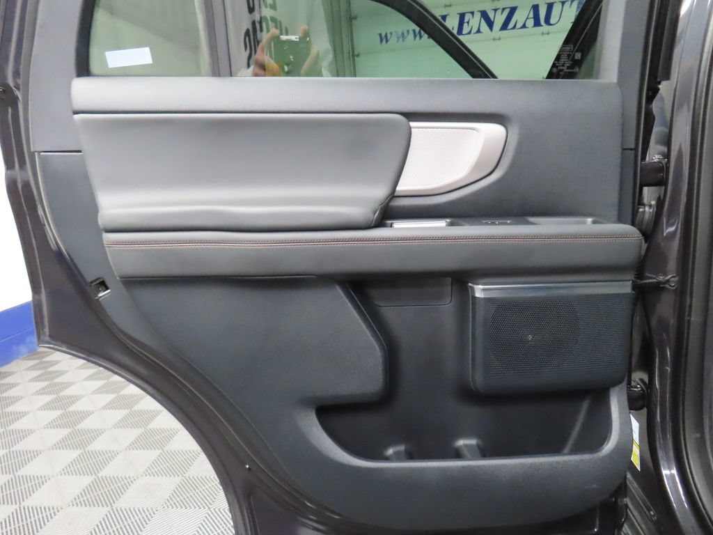 Used 2025 Ford Expedition Active AWD/4WD image 52