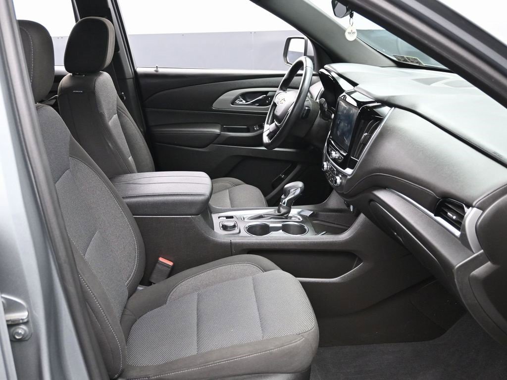 Used 2023 Chevrolet Traverse LT w/ LPO, Floor Liner Package image 40