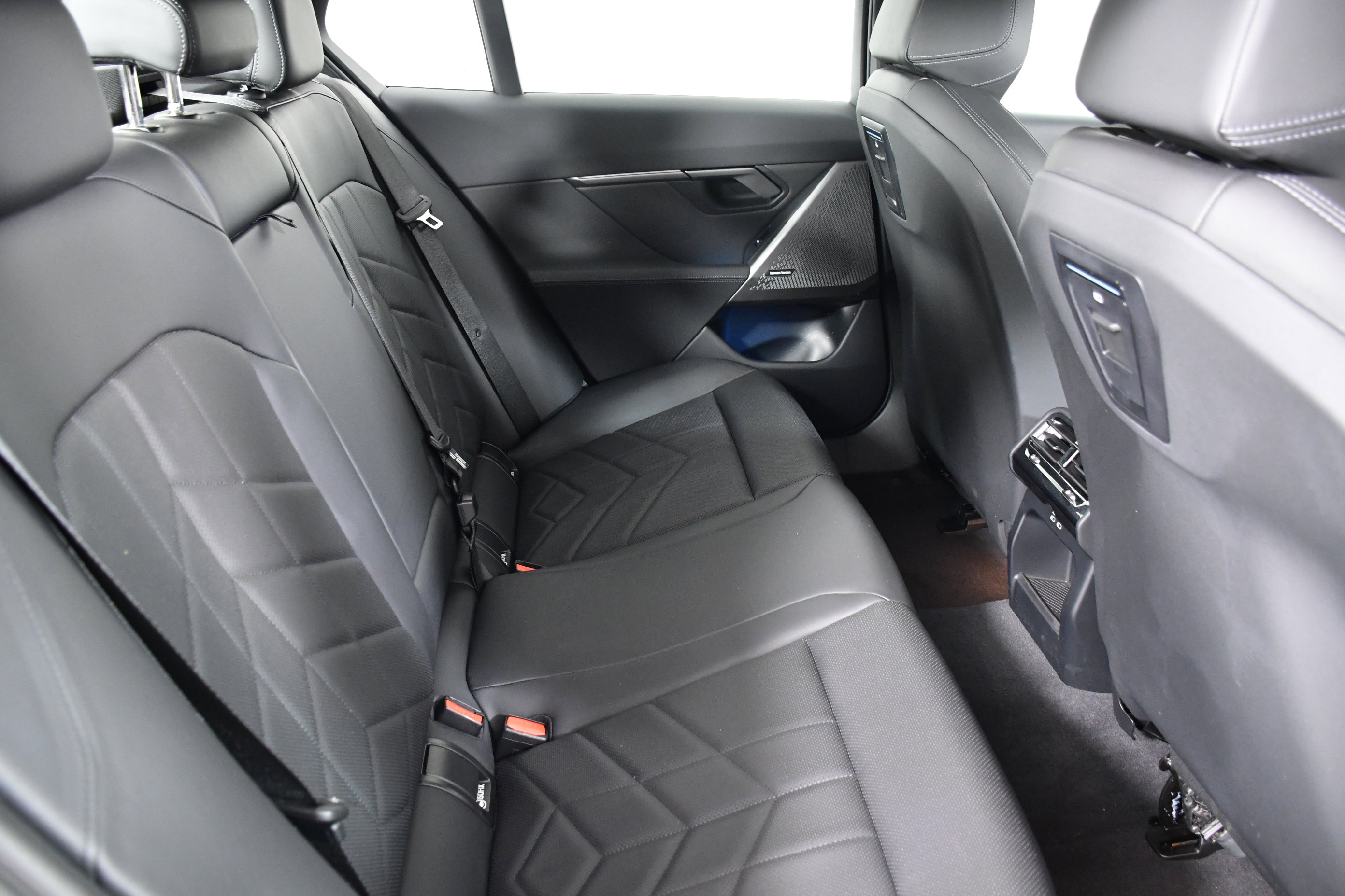 Used 2025 BMW i5 eDrive40i image 25