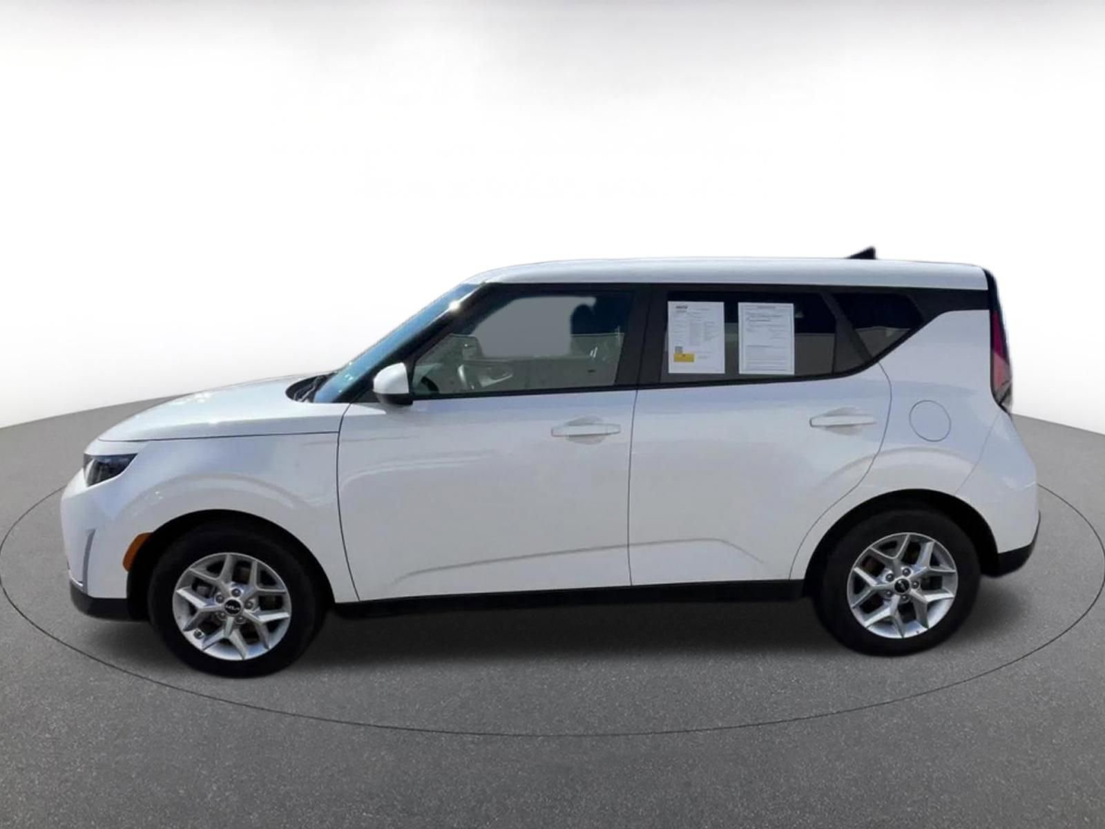 Used 2025 Kia Soul LX w/ LX Technology Package FWD image 7