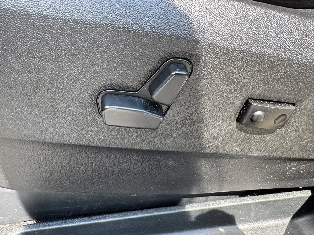 Used 2013 Dodge Grand Caravan SXT FWD image 14