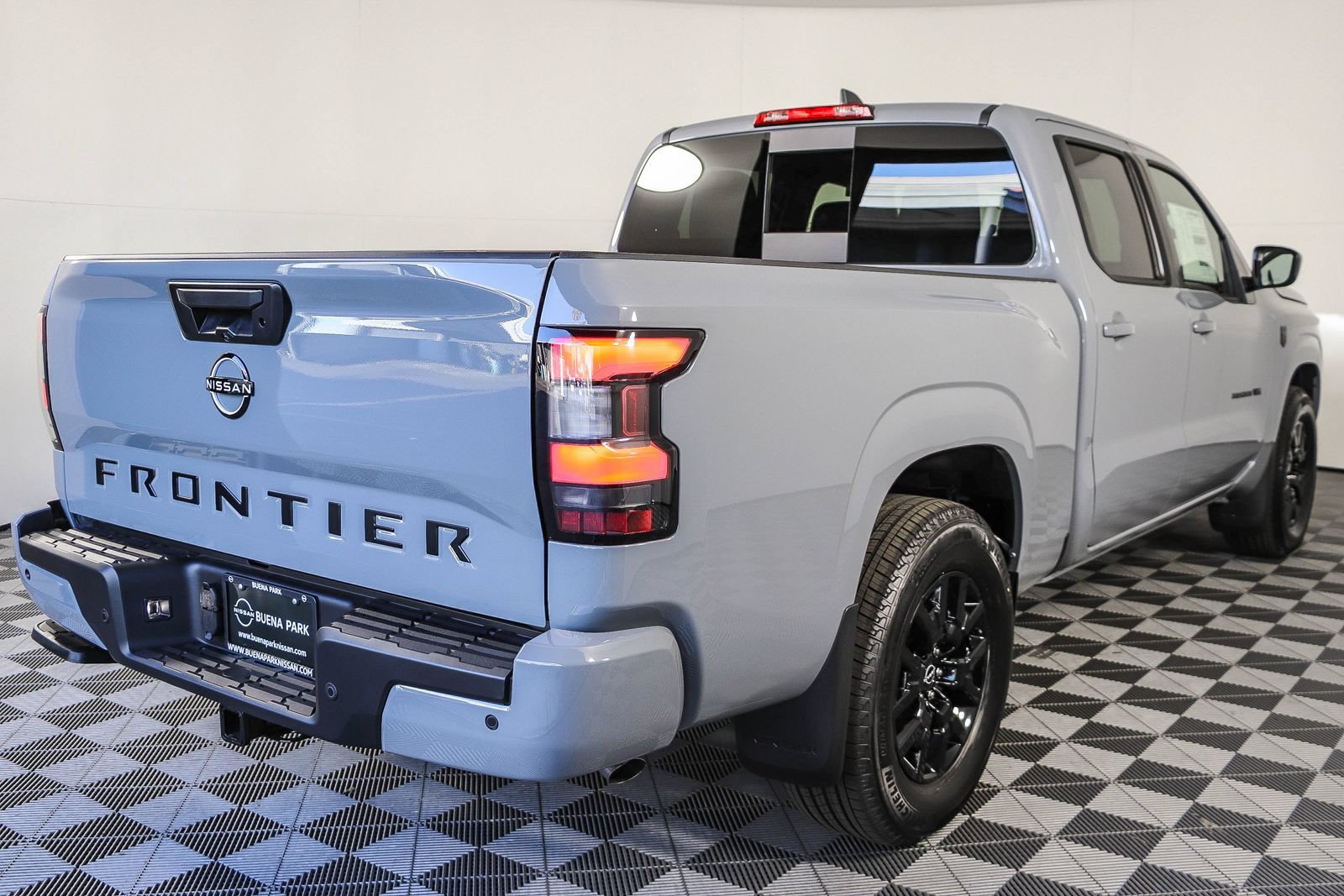 New 2027 Nissan Frontier SV w/ Tow Package RWD image 8