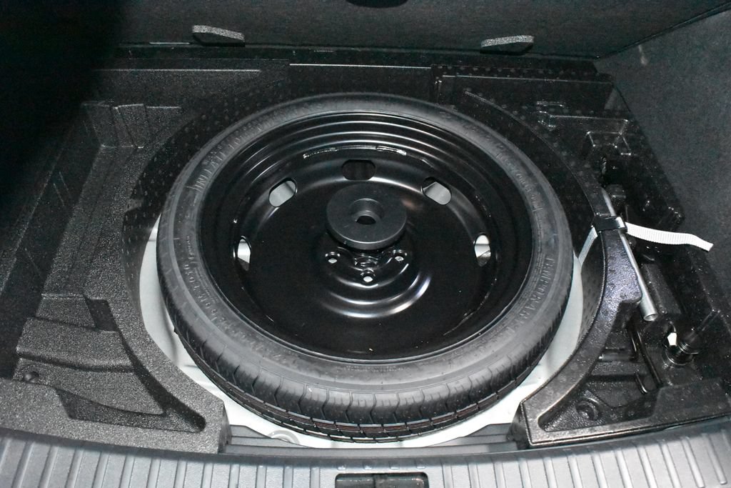 Used 2025 Volkswagen Taos SEL w/ Black Wheel Plus Package AWD/4WD image 31