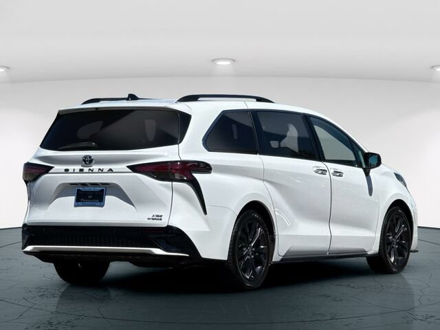 Used 2021 Toyota Sienna XSE FWD image 7