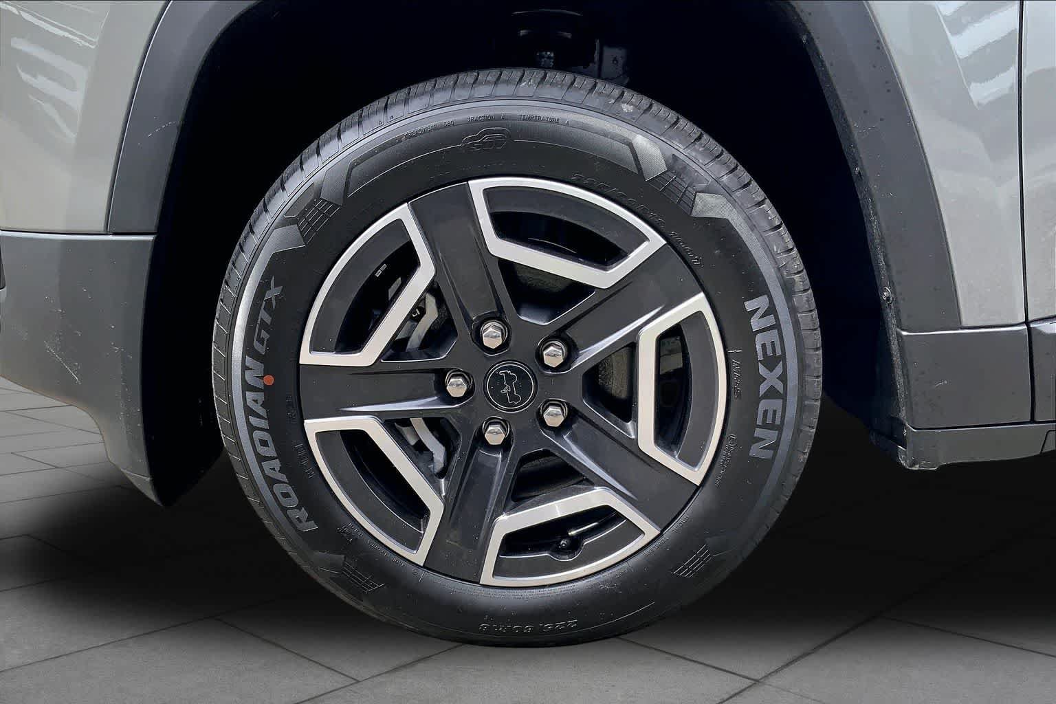 New 2026 Jeep Cherokee Laredo AWD/4WD image 9