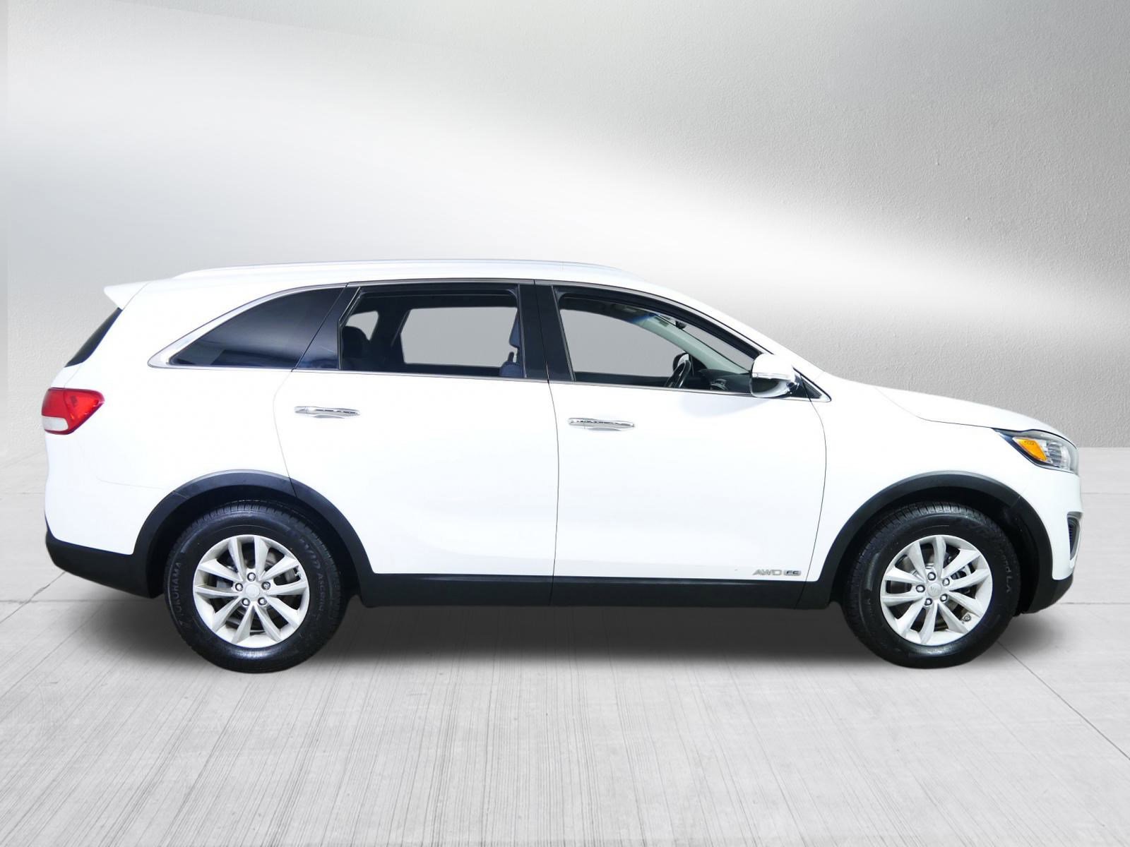 Used 2017 Kia Sorento LX w/ LX V6 Convenience Package image 8