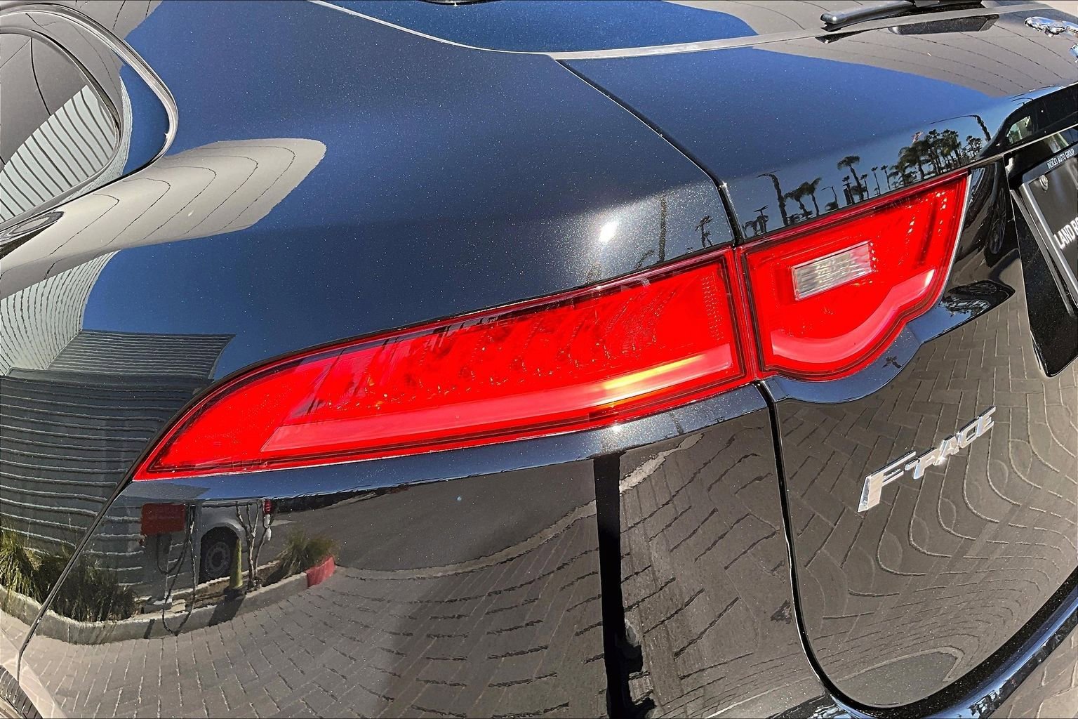 Used 2018 Jaguar F-PACE Premium image 29