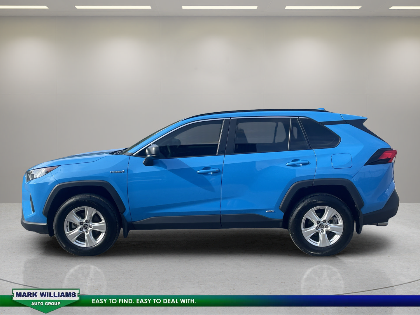 Used 2021 Toyota RAV4 LE AWD/4WD image 4