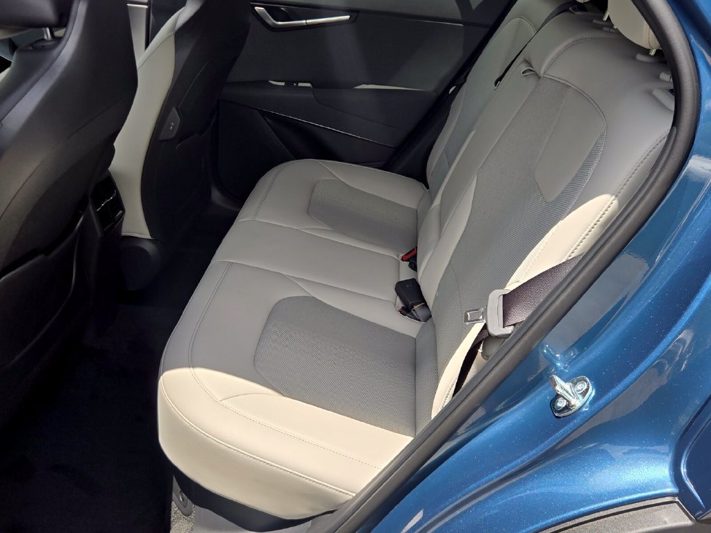 New 2026 Kia Niro EX FWD image 8