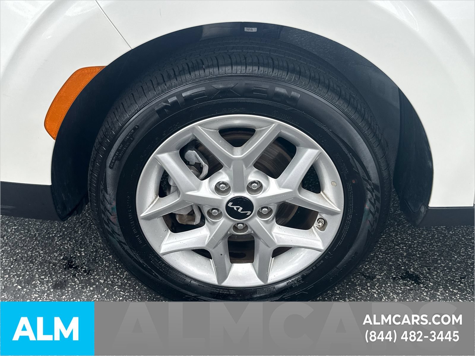 Used 2025 Kia Soul LX w/ LX Technology Package FWD image 12