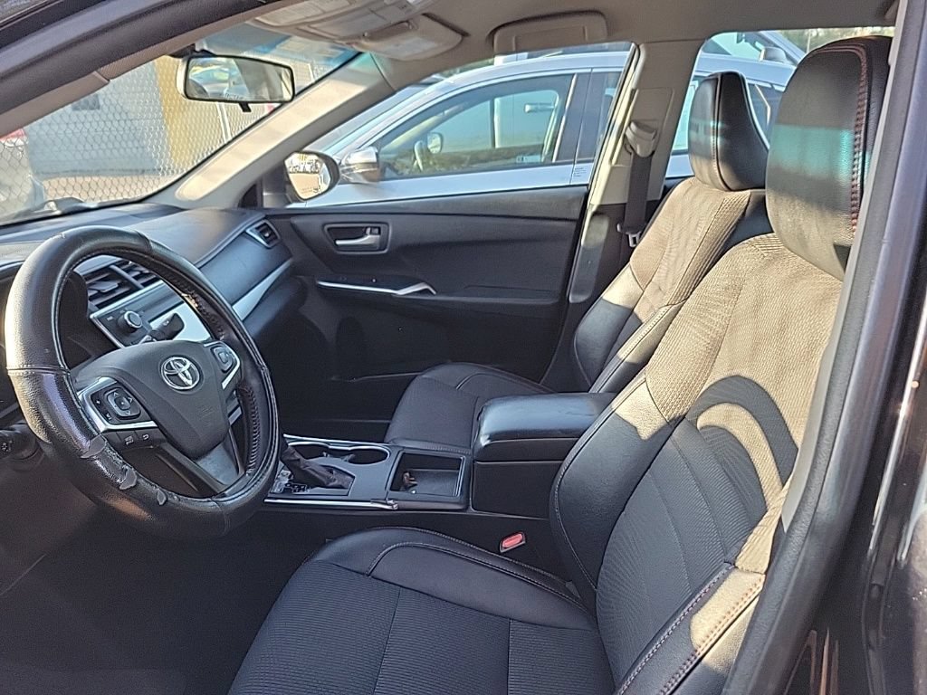 Used 2017 Toyota Camry SE w/ Protection Package (Q2) FWD image 6